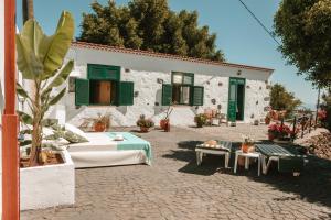 The building in which the holiday home is located