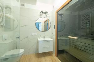 Kúpeľňa v ubytovaní Sun&Sport Apartamenty CEDROWY i ABIES parking i prywatna sauna w cenie + 19 fotografií