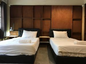 Ein Bett oder Betten in einem Zimmer der Unterkunft Boundary Hostel and Cafe