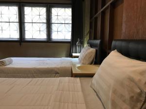 Ein Bett oder Betten in einem Zimmer der Unterkunft Boundary Hostel and Cafe