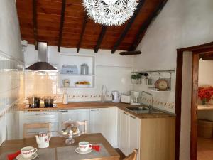 A kitchen or kitchenette at Finca Los Llanitos