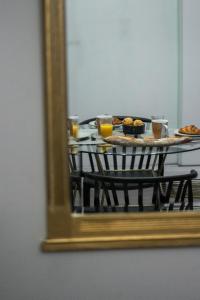 a reflection of a table with food in a mirror at Rempart Doré in Saint Malo