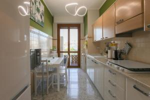 Kuhinja oz. manjša kuhinja v nastanitvi DADA 2bd App - nuovo in CENTRO zona Navigli