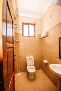 Phòng tắm tại Panone Hotel Boma