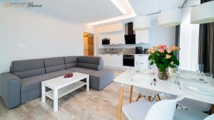 Kuchyňa alebo kuchynka v ubytovaní Wonder Home - Apartamenty Karpatia Resort tuż przy stoku i blisko szlaków turystycznych