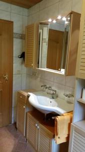 a bathroom with a sink and a mirror at Ferienwohnung Steinlehen in Marktschellenberg