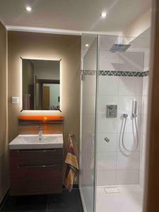 Ένα μπάνιο στο Schöne ruhige Wohnung (42qm) in Messenähe!