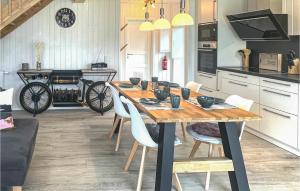 Η κουζίνα ή μικρή κουζίνα στο 2 Bedroom Cozy Home In Zerpenschleuse