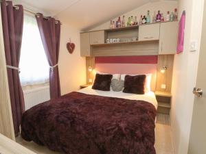 a bedroom with a large bed in a room at Rubys Retreat in Leek