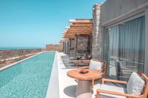 Bazén v ubytovaní Collini Hotel Mykonos alebo v jeho blízkosti