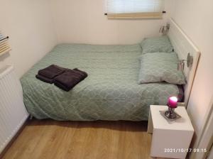 Een bed of bedden in een kamer bij Valouwe 54