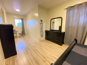Fotografija u galeriji objekta Spacious Apartment Minutes from the Beach u gradu Jan Thiel