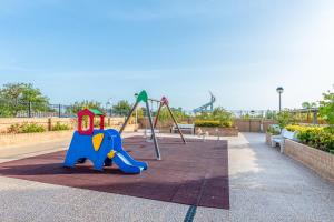 Herní místnost nebo prostor pro děti v ubytování APCOSTAS Jardines del Mar - Oropesa