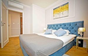 Posteľ alebo postele v izbe v ubytovaní Elegant Apartment Oldtown Marina