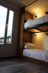 Dviaukštė lova arba lovos apgyvendinimo įstaigoje Dormís Acá