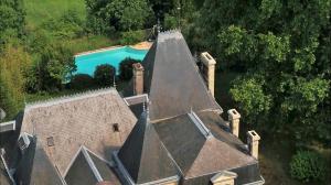 Et luftfoto af Château Marith - Etablissement climatisé avec Piscine