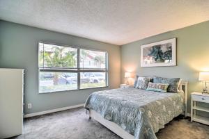 a bedroom with a bed and a window at St Pete Condo with Patio and Pool about 2 Mi to Beach in St Petersburg +22 photos