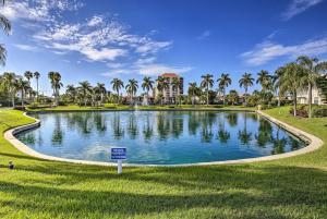 a large pool with palm trees in a park at St Pete Condo with Patio and Pool about 2 Mi to Beach in St Petersburg