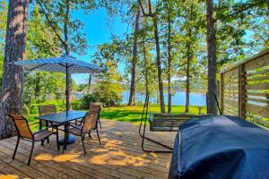 Gallery image of Cozy Toledo Bend A-Frame with Waterfront Views! in Burkeville