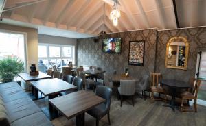 a restaurant dining room with tables and chairs at The Hop Inn in Bournemouth