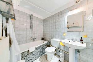 Koupelna v ubytování Au Gré des Vents - Gîtes et Chambres d'hôtes + 37 fotografií