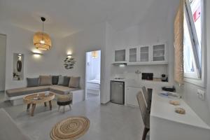 A kitchen or kitchenette at Kleri's apartments 4