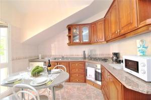 Η κουζίνα ή μικρή κουζίνα στο Charm Penthouse Ocean View