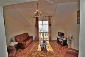 Μια τηλεόραση ή/και κέντρο ψυχαγωγίας στο Charm Penthouse Ocean View