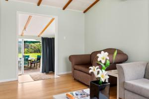 אזור ישיבה ב-Fenton Retreat - Rotorua Holiday Home