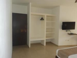 TV at/o entertainment center sa Quinto Sole by GuruHotel