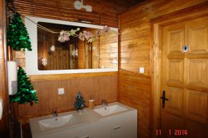 Koupelna v ubytování Apartments Breza + 34 fotografií