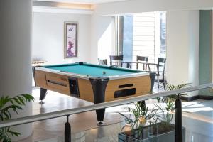 Biliár nebo kulečník v ubytování Hotel Crans Montana