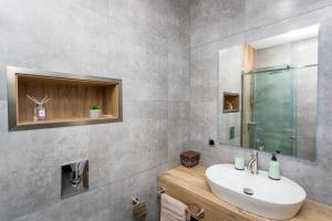 Koupelna v ubytování Light and stylish 2 bedroom apartment near the Gondola lift in New Gudauri