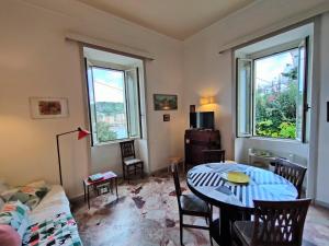 Foto dalla galleria di Panoramic Apartment in Villa on The Beach, In Center ad Agropoli