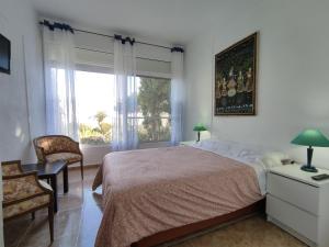 a bedroom with a large bed and a window at PISO PLAYA ALCOSSEBRE in Alcossebre