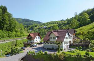 Zdjęcie z galerii obiektu Hotel - Gasthof Blume w mieście Oppenau