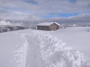 a pile of snow in front of a house at Dai GrataCü in Lequio Berria
