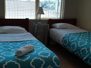 Posteľ alebo postele v izbe v ubytovaní Toowoon Beach View 3br Villa 4 just steps to beach