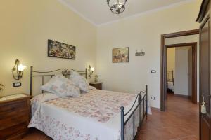 Ένα ή περισσότερα κρεβάτια σε δωμάτιο στο Villa Elaia