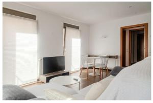 een woonkamer met een bank en een tafel bij Residential Tourist Apartments in Caldes d'Estrac