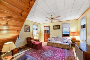 a living room with a couch and a ceiling at Hudson Riverside Cottage in Chestertown