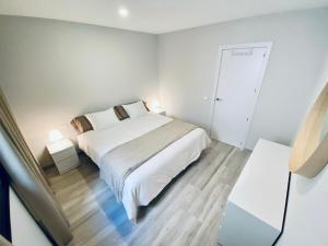 מיטה או מיטות בחדר ב-La Maison de Medano by Top Stay