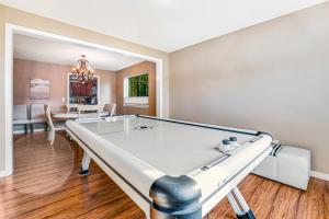 a ping pong table in a room with a dining room at I Spy The Enchantments in East Wenatchee