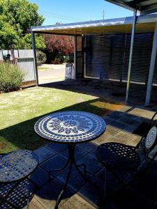 a patio with a table and chairs in a yard at Black Sheep Cottage Hay in Hay