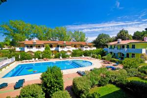an aerial view of a resort with a swimming pool at Residence Brenta in Bibione