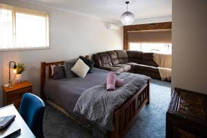 Gallery image of Contractor's Heaven and Entertainer in Parkes