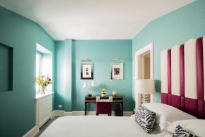 En eller flere senge i et værelse på Maalot Roma - Small Luxury Hotels of the World