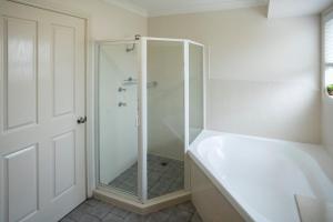 Galeriebild der Unterkunft Contractor's Heaven and Entertainer in Parkes + 59 Fotos