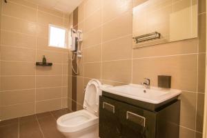 Koupelna v ubytování Gorgeous Sunset & Tea Plantation View-Premium Hotel Bed + 13 fotografií