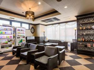 a waiting room with leather chairs in a pharmacy at Hotel Wing International Miyakonojo in Miyakonozyō